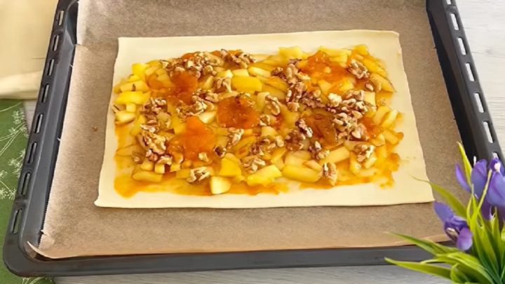 Jablečné taštičky s marmeládou a mandlemi