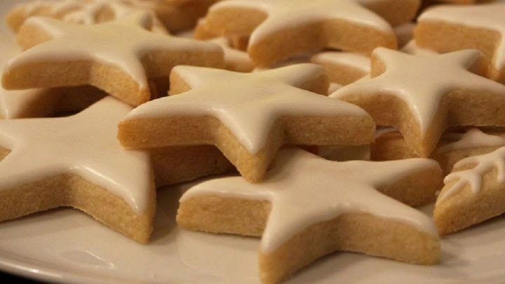 Křehké mandlové hvězdičky s citronem Křehké mandlové hvězdičky s citronem