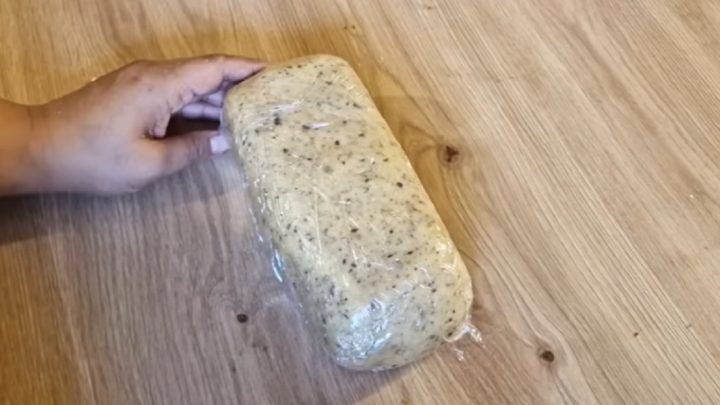 Marcipánové cukroví s čokoládou a ořechy