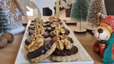 Marcipánové cukroví s čokoládou a ořechy