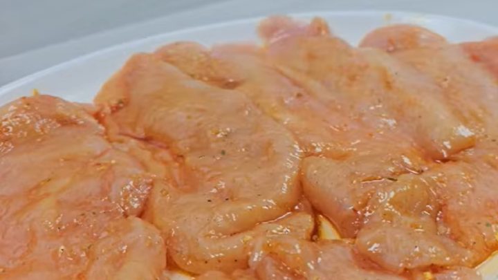 Kuřecí plátky na zelenině s rajčaty