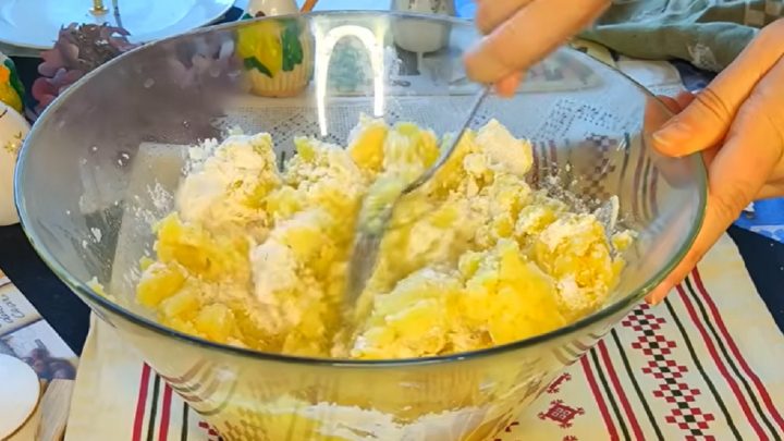 Zapečené bramborové koule s vejci