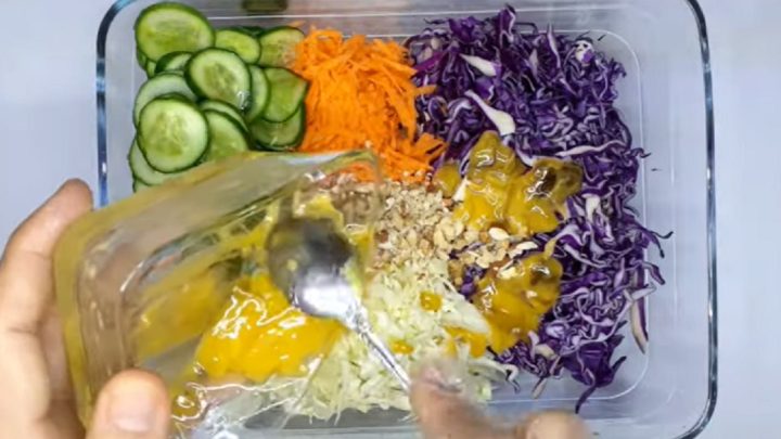 Rychlý zeleninový salát s ořechy