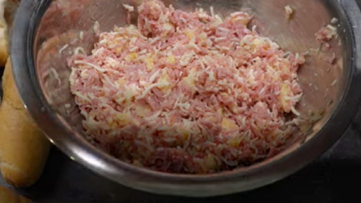 Smažené plněné rohlíky se šunkou a sýrem