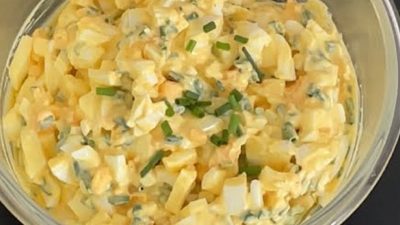 Klasický vaječný salát s pažitkou