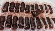 Nepečené čokoládové válečky s arašídy