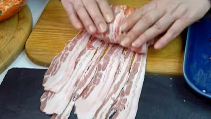 Mini roládky ve slanině s paprikou