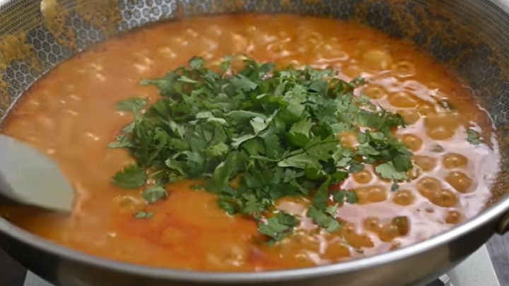 Cizrnový guláš s kurkumou a chilli