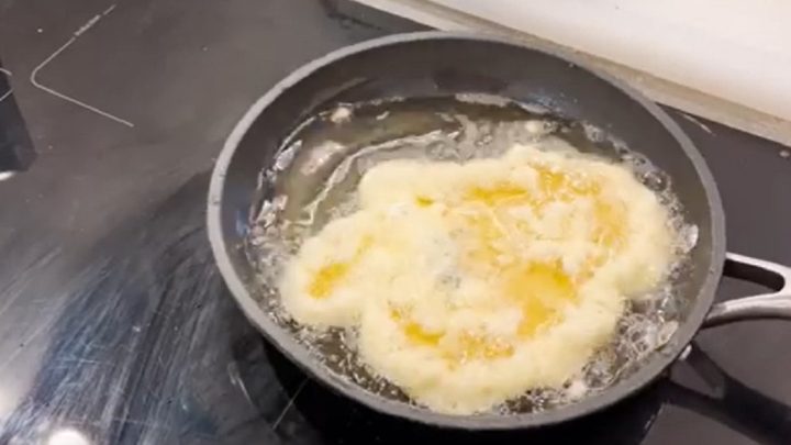 Retro smaženka s čerstvou zeleninou