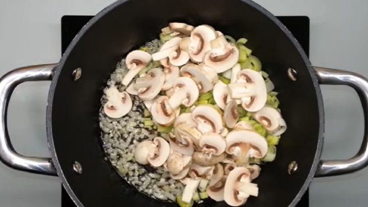 Vepřové na žampionech a pórku s rýží