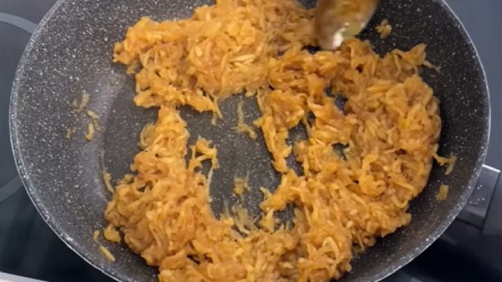 Rychlý nepečený jablečný koláč s čokoládou