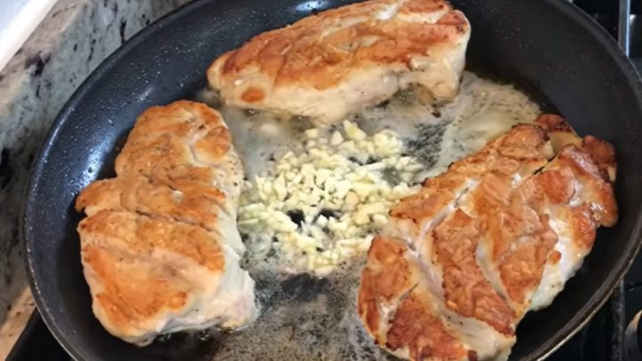 Kuřecí plátky na medu a česneku s chilli