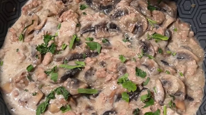 Mleté maso se žampiony a petrželkou