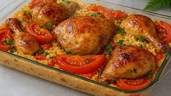 Pečená kuřecí stehna s rýží a rajčaty