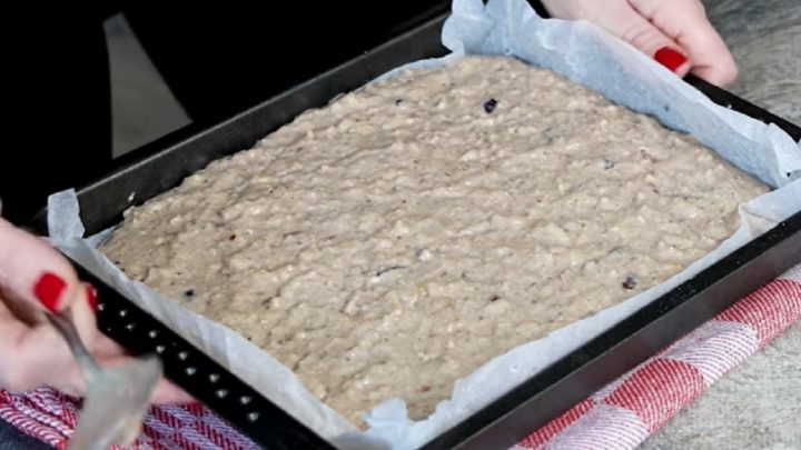 Hrnková jablečná buchta s ořechy