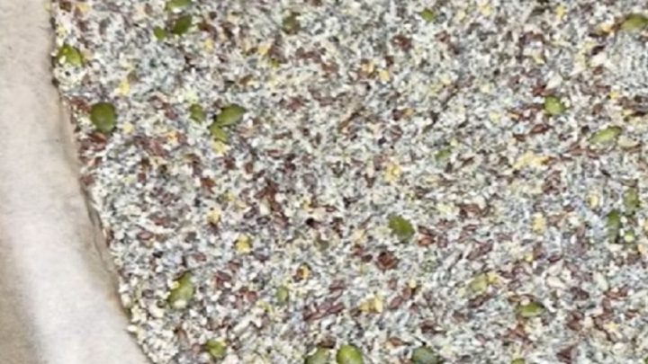 Semínkové krekry s česnekem a bylinkami