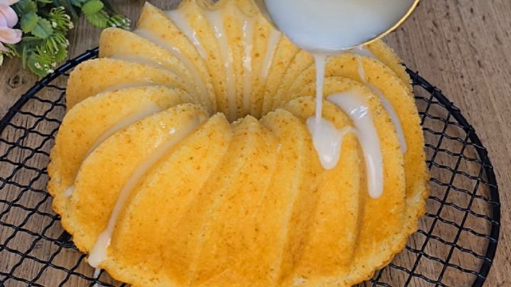 Citrónová bábovka s cukrovou polevou