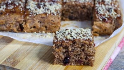 Hrnková jablečná buchta s ořechy