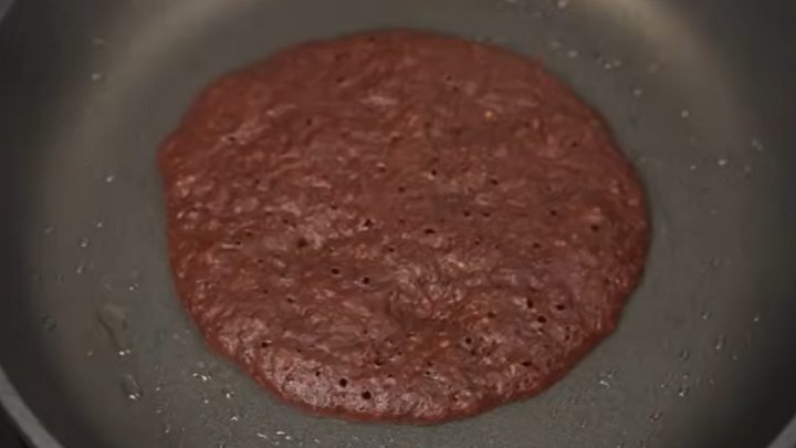 Kakaové palačinky bez mouky s banánem