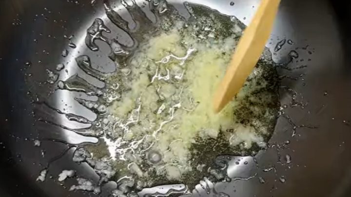 Těstoviny s tuňákem, vejci a sýrem