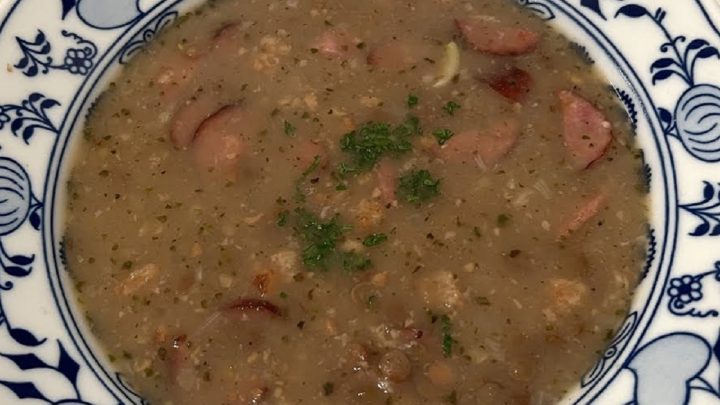 Čočková polévka s klobásou a česnekem Čočková polévka s klobásou a česnekem