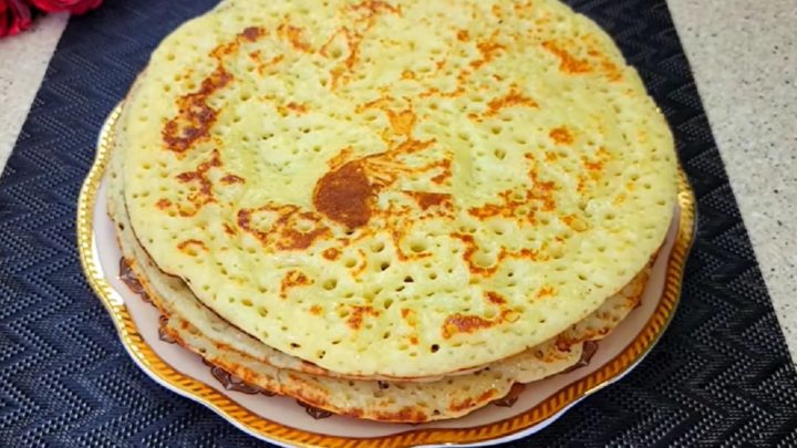 Vláčné krupicové palačinky s medem