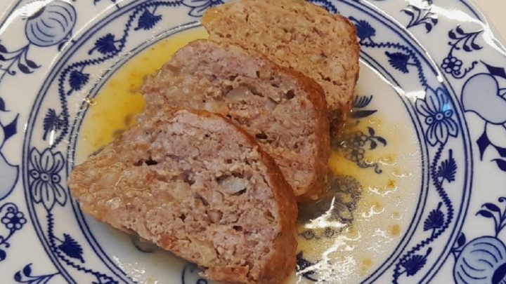 Šťavnatá sekaná pečeně ze 2 druhů masa Šťavnatá sekaná pečeně ze 2 druhů masa