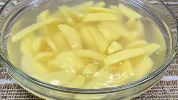 Sedlácké brambory se slaninou a cibulí