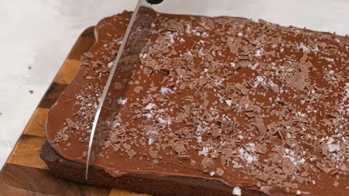 Jednoduchá buchta s čokoládovou polevou