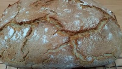 Domácí kmínový chléb z kynutého těsta