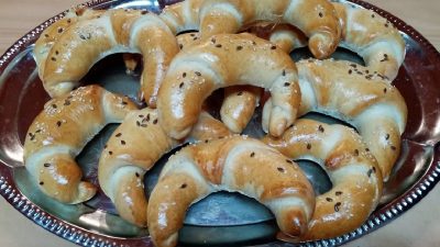 Domácí křupavé rohlíky z kynutého těsta