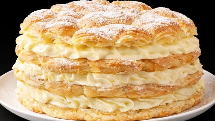 Dort z odpalovaného těsta s krémem