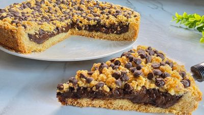 Drobenkový koláč s čokoládovou náplní