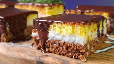 Dvoubarevné řezy s kokosovou náplní