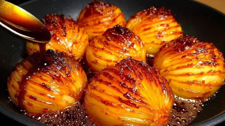 Glazovaná cibule na másle s kurkumou