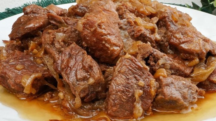 Hovězí kostky na cibulce a česneku Hovězí kostky na cibulce a česneku