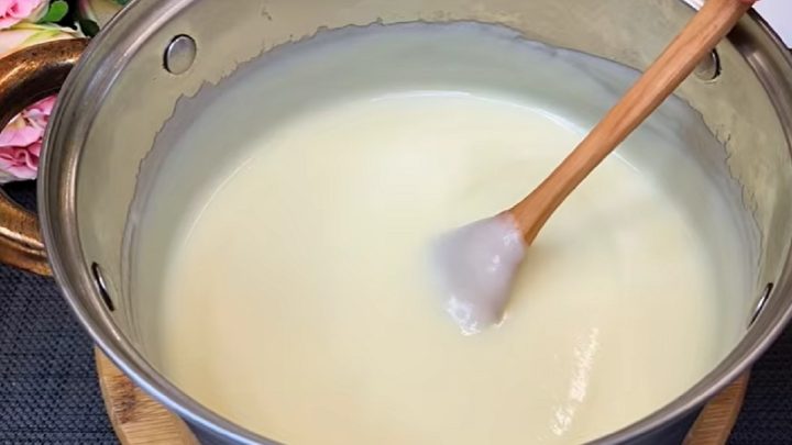 Medovníková roláda s mléčným krémem