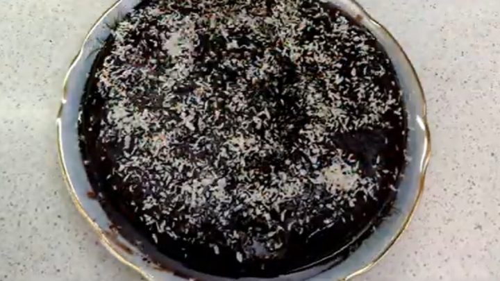 Kakaový koláč s banánem a vanilkou