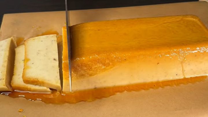 Nepečený banánový dezert s karamelem