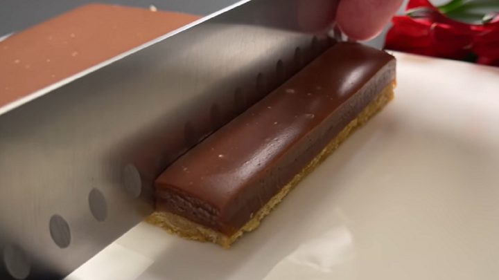 Nepečené milionářské řezy s karamelem