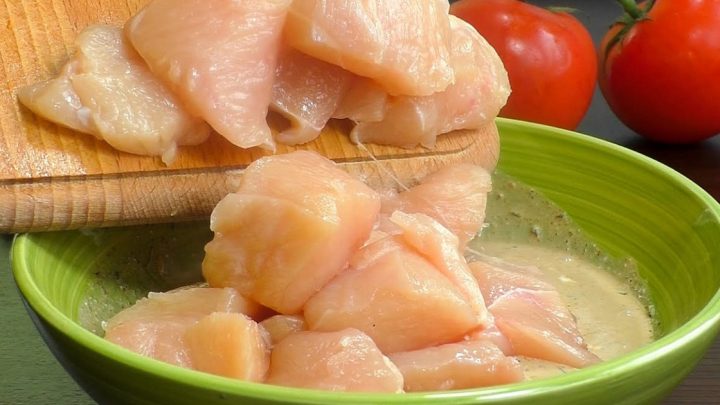 Kuřecí kostky po asijsku s nudlemi Kuřecí kostky po asijsku s nudlemi