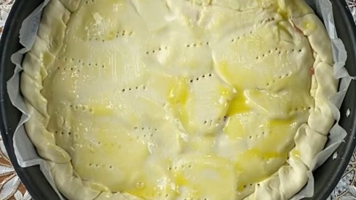 Rychlý masový koláč se sýrem