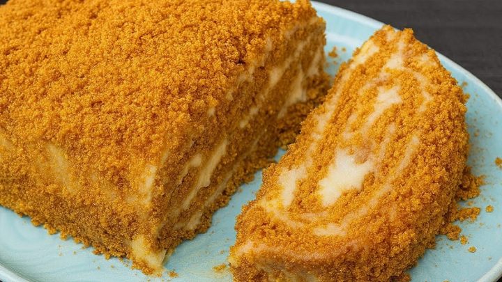 Medovníková roláda s mléčným krémem