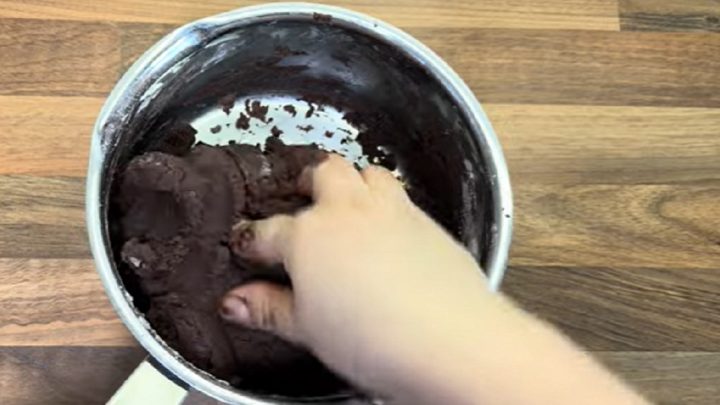 Kakaový strouhaný koláč s tvarohovou náplní