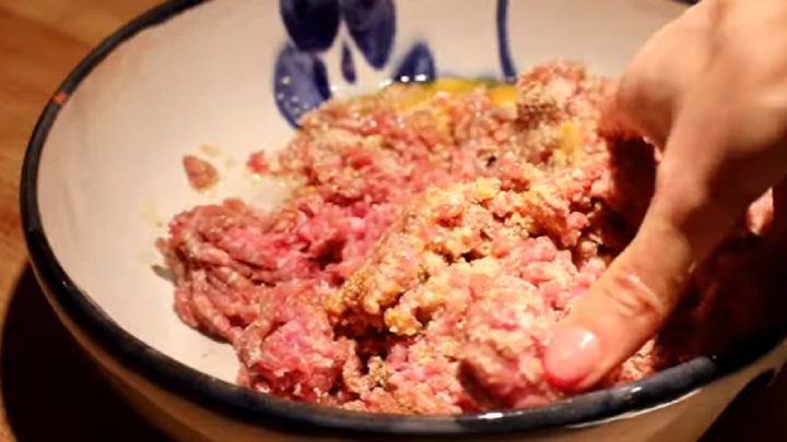 Rychlá masová roláda s bramborami