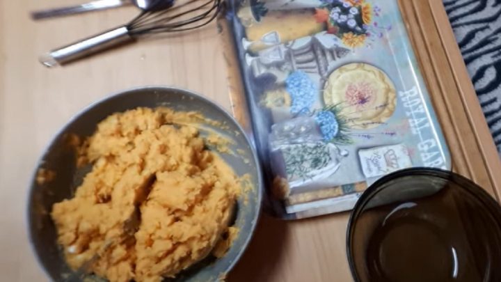 Turecké bramboráky se sýrem a kari