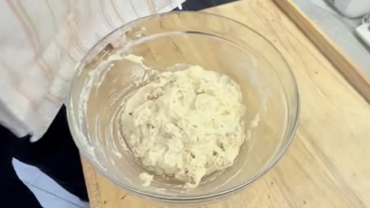 Nadýchaný houskový knedlík z kynutého těsta