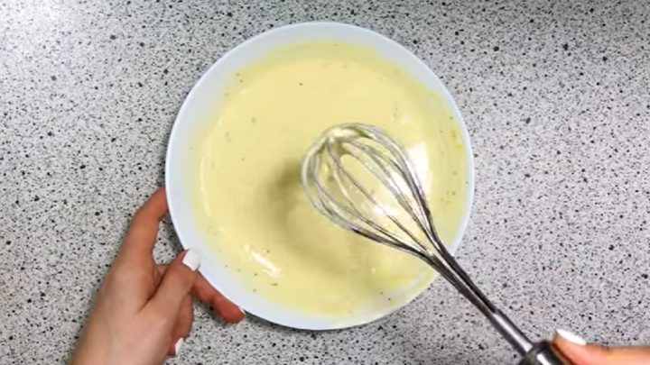 Rychlý kuřecí nákyp se smetanou a rajčaty