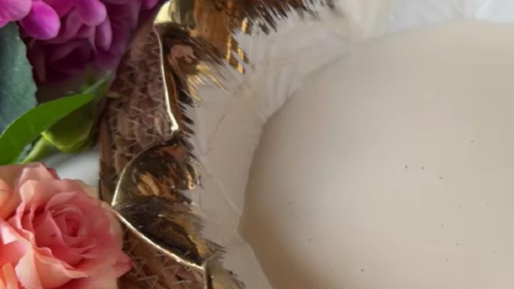 Strouhaný tvarohový koláč s kokosem a smetanou