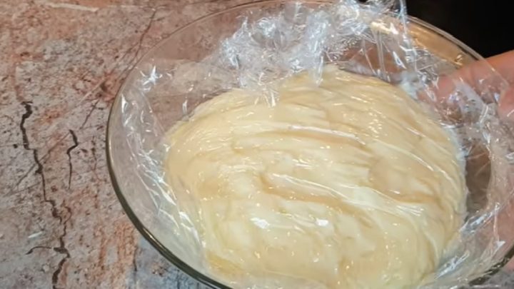 Kynuté uzlíky s pudinkem a vanilkou